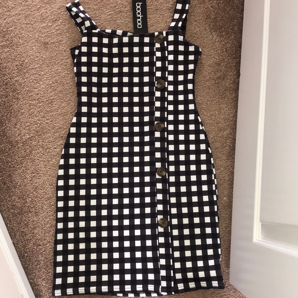 Boohoo mid dress never worn w tags